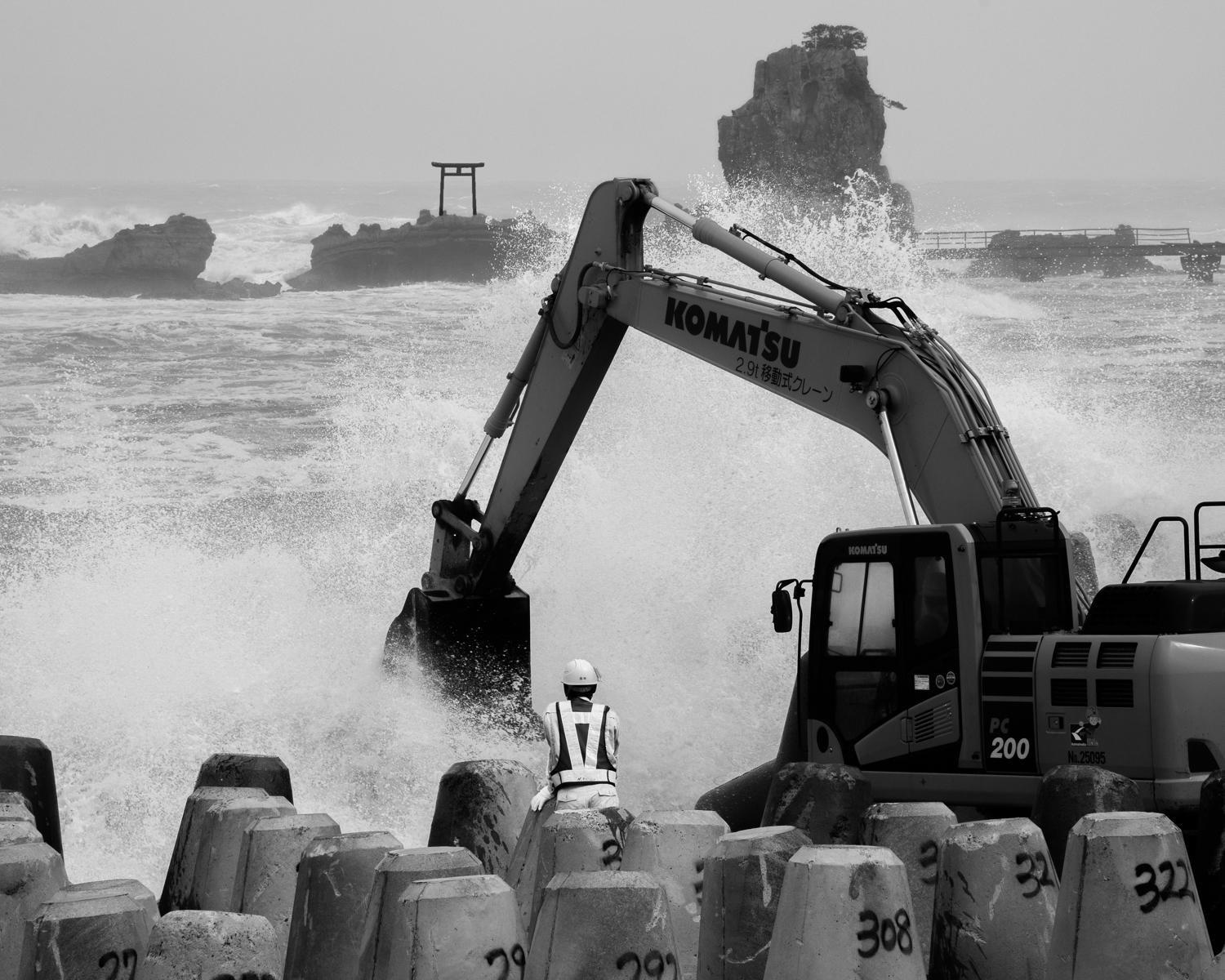 「台風接近」いわき市之浜海岸
