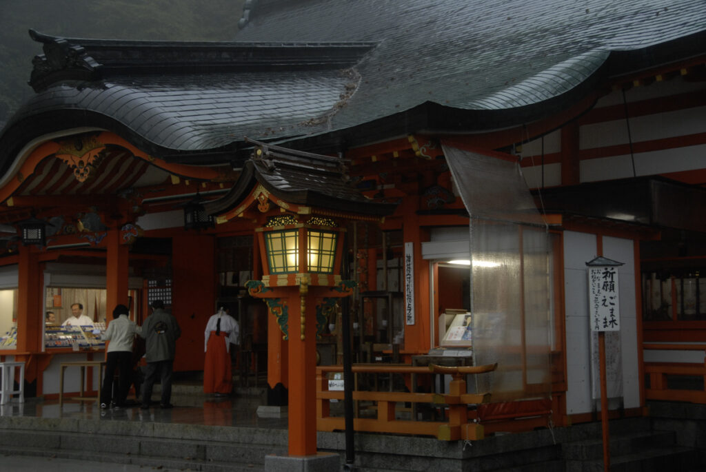 「雨の那智大社」那智大社