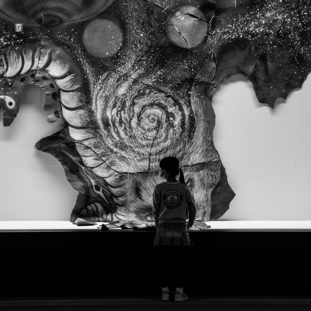 「美術館の少女」静岡県立美術館
